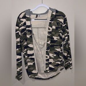 DIVIDED Camo-Hoodie